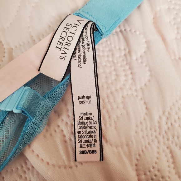 Victoria's Secret Two-Way Push Up Bra - Picture 4 of 7